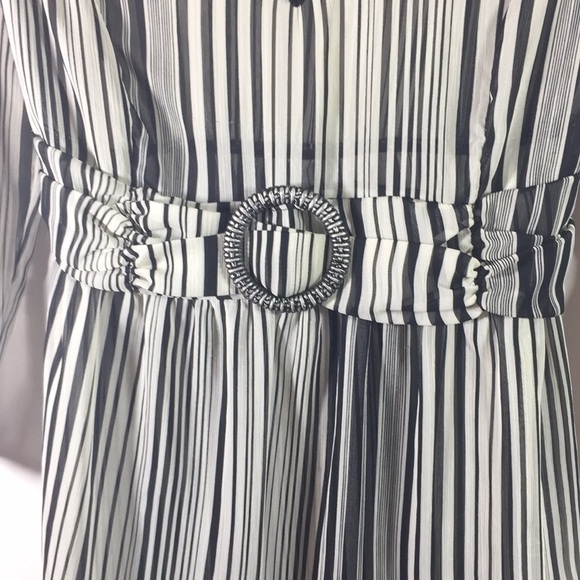 Essentials by Milano Semi Sheer 3/4 Sleeve Top S-L - Picture 3 of 9